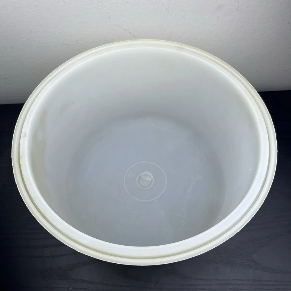 VTG Tupperware Yellow‎ Round Cake Carrier Keeper Storage Container 684-8 683-8